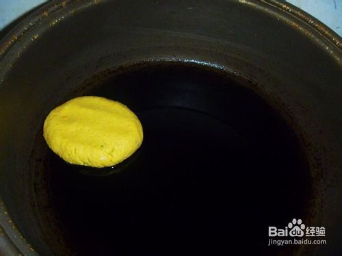 【简单制作的花样饼大全】乡村特色---玉米快菜贴饼子