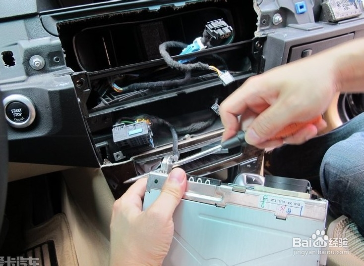 升级宝马5系导航功能具体做法