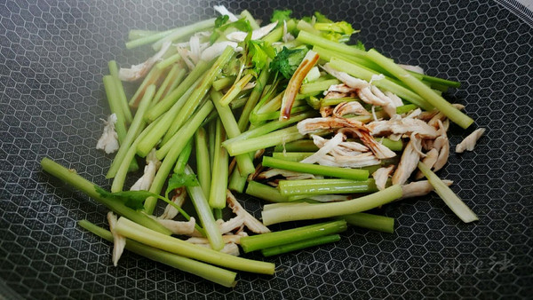 鸳鸯鸡丝椒芹菜