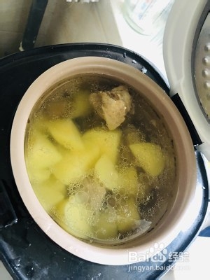 如何电饭煲做番茄土豆排骨汤