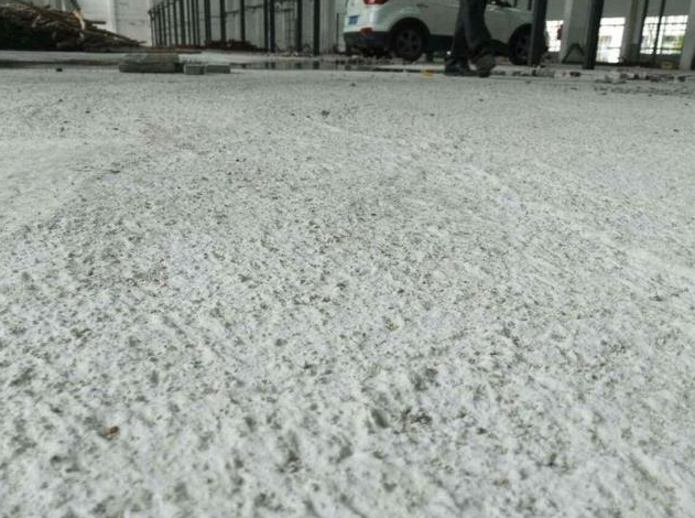 为什么刚铺的水泥路要铺麻袋
