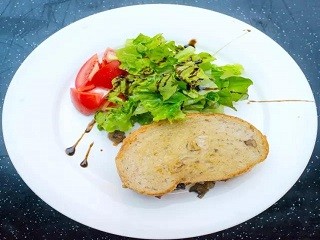 黑椒牛排三明治怎么做