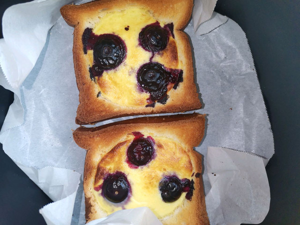 爆浆蓝莓乳酪吐司