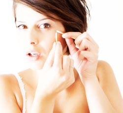 夏天应该怎样清除痘痘