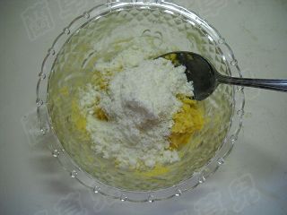 紫薯无花果馅冰皮月饼