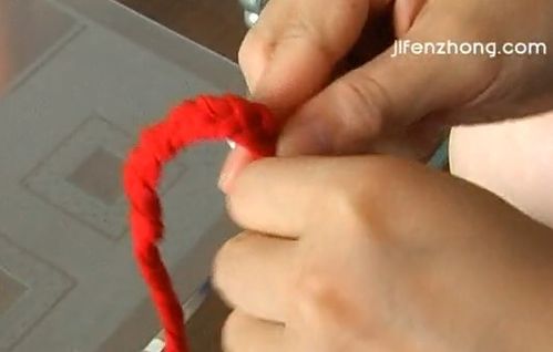 旧物利用系列怎样用废旧T恤做杯垫