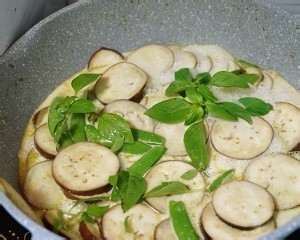 养生食补绿咖喱茄子的做法