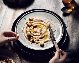 如何制作美味好吃的胡桃鹰嘴豆泥