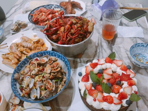秘制酸菜香辣小龙虾