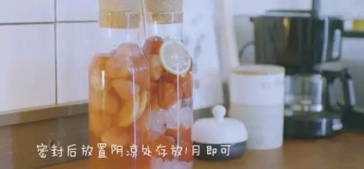 制作草莓果酒的方法