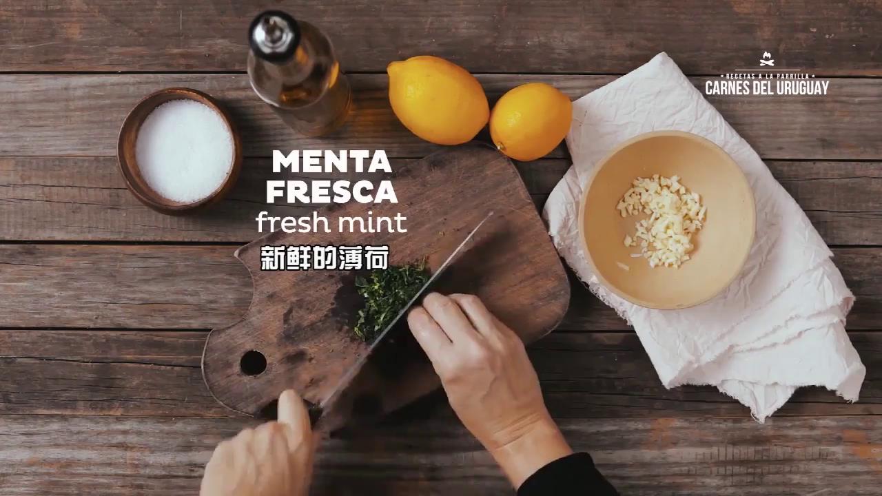 怎么做炭烤乌拉圭草饲羊排