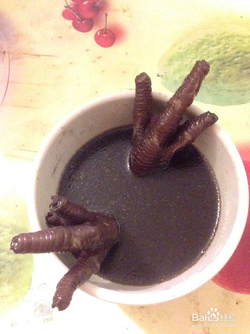 强肾抗皱美容汤：鸡爪黑豆汤