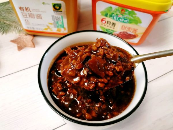 来一碗香菇肉酱拌面吧