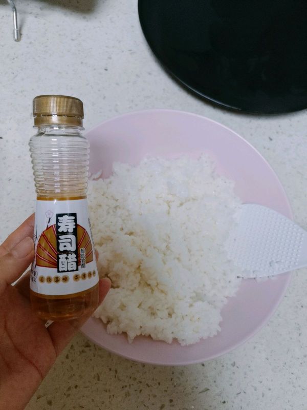 三文鱼牛油果寿司卷