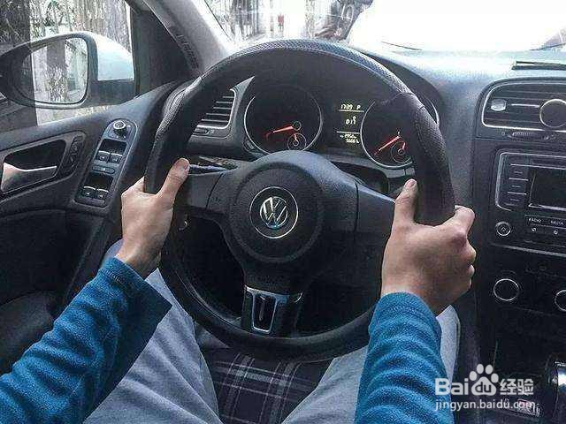 车辆侧滑怎样打方向盘