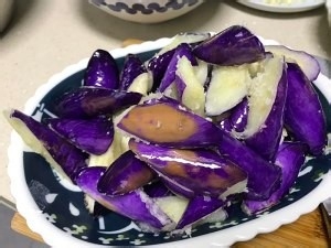 食补养生茄子粉丝煲的做法
