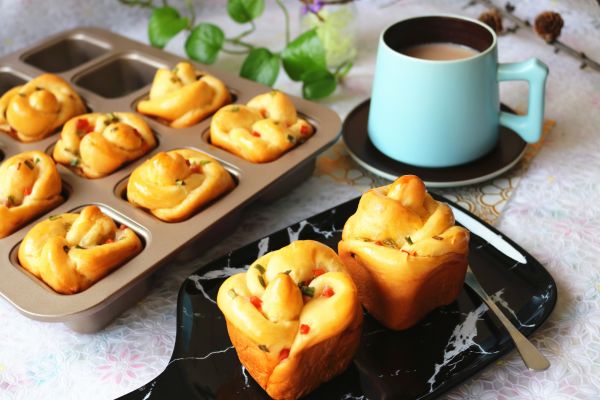 香肠沙拉玫瑰花面包