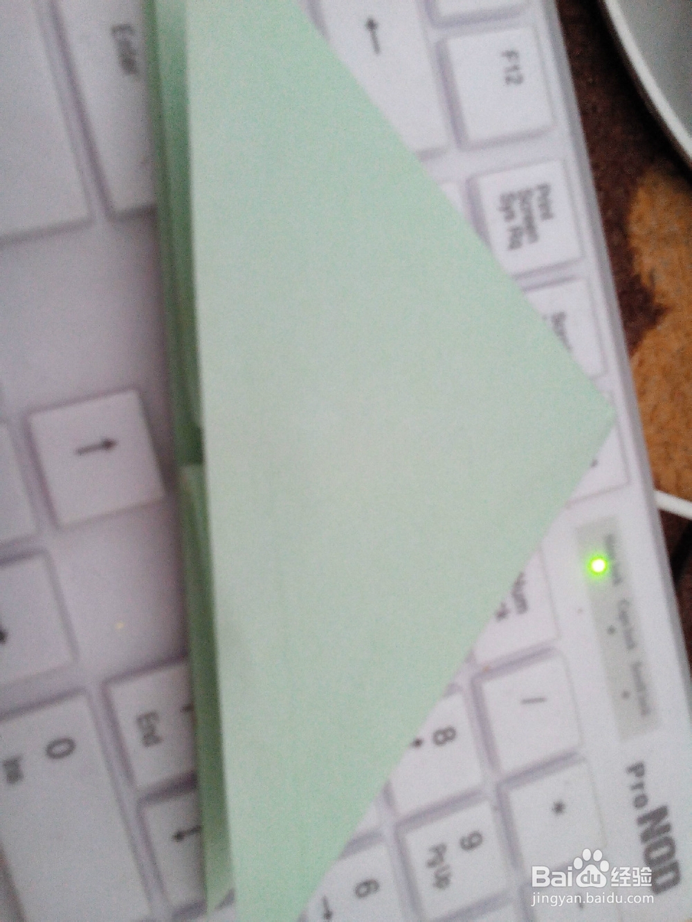 怎样用彩纸折漂亮的心形