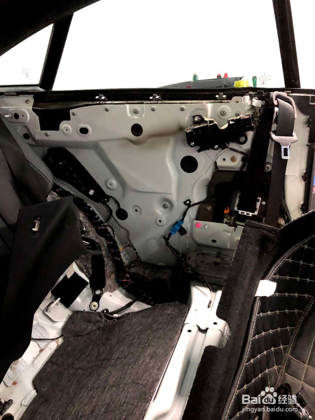 奔驰e coupe 自行升级小柏林音响改装全作业