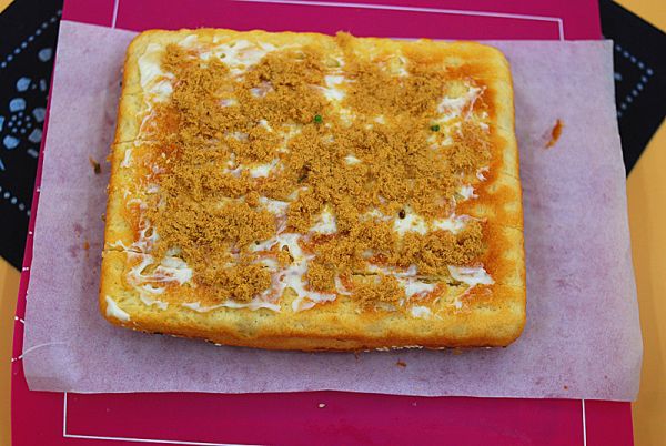 葱香肉松面包卷