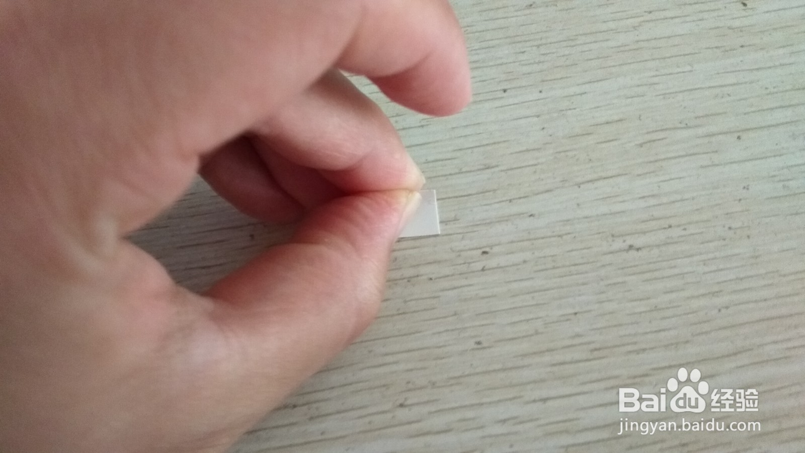 如何用一块长方形硬卡纸做简易的钢笔的支架