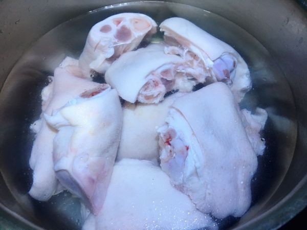 韩式辣酱烤猪手