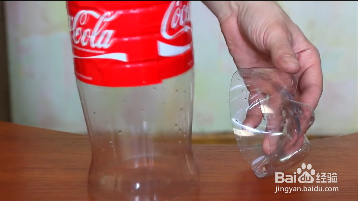 如何将塑料瓶制作成有用的塑料线呢?