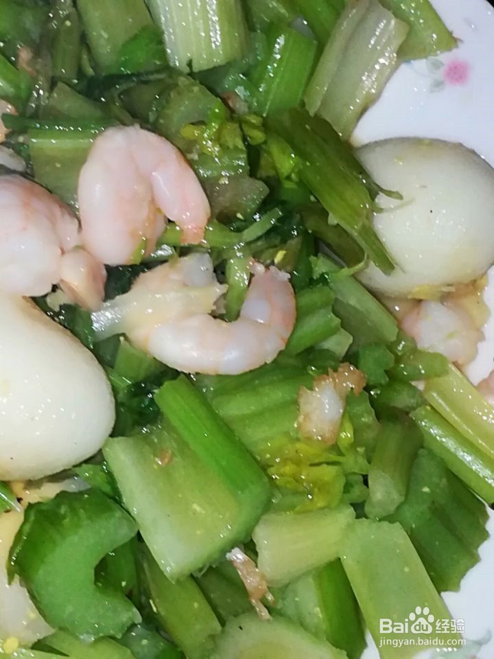 <b>芹菜虾仁鹌鹑蛋菜的做法</b>