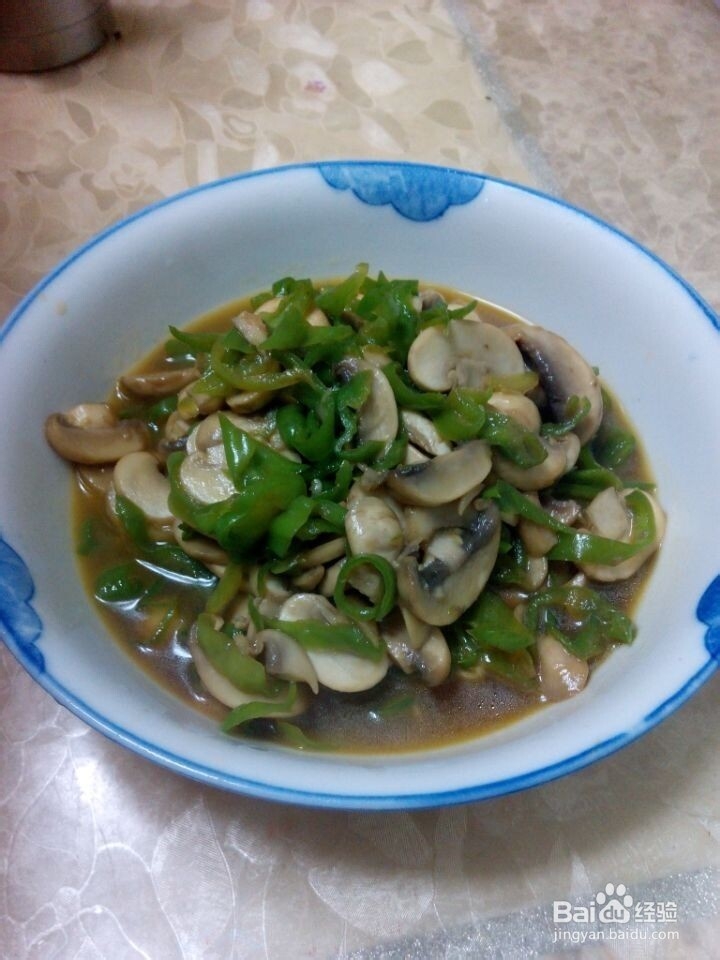 青椒配口菇，炒出来的清香
