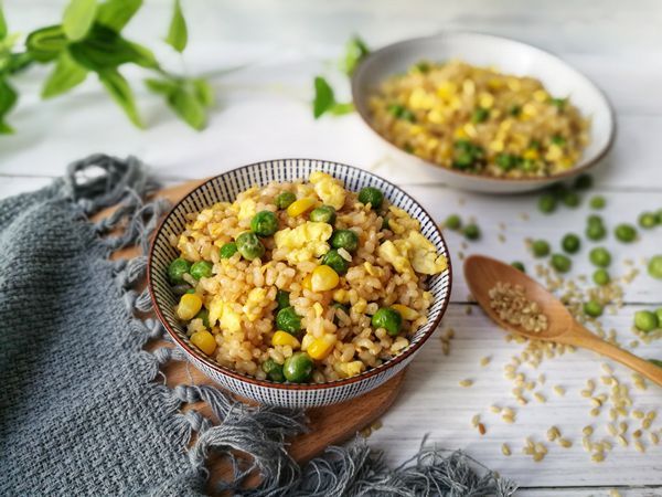 杂蔬糙米蛋炒饭