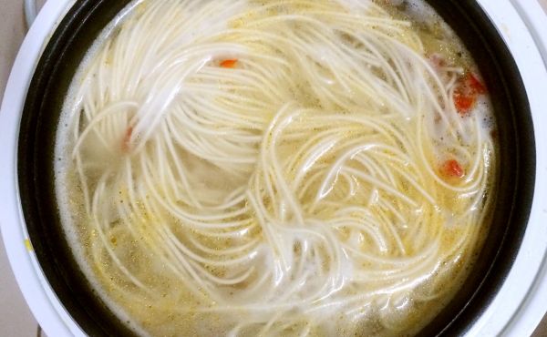 剁椒榨菜肉丝面