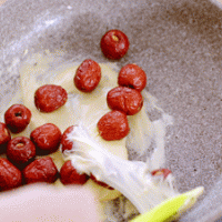 如何制作网红小吃——杏仁奶枣？