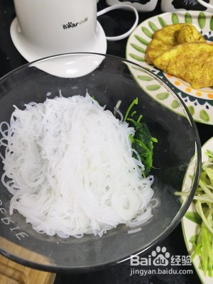 食补养生凉拌菠菜粉丝的做法