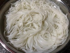 如何制作酸菜肉丝米线