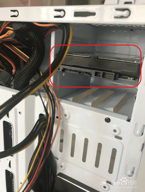 电脑如何同时安装固态和机械硬盘