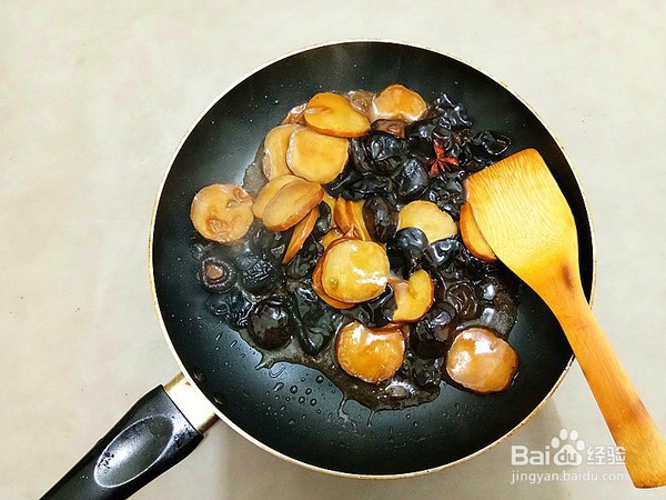 香菇烧素鸡的步骤