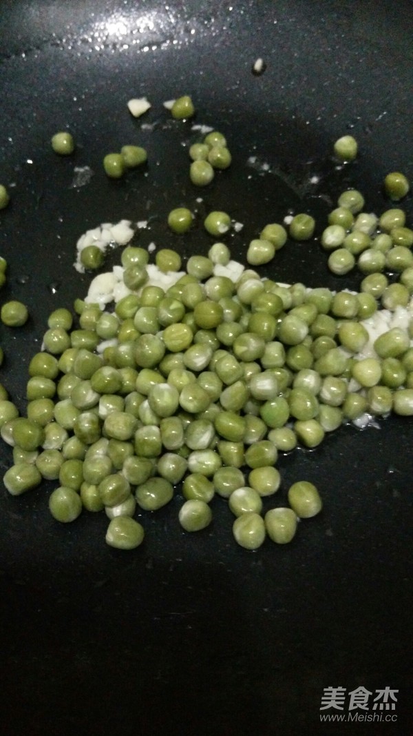 杂菇炒豌豆的做法