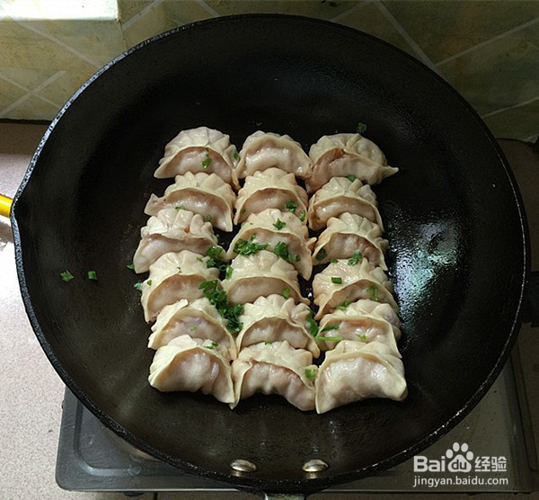 洋葱猪肉煎饺的做法