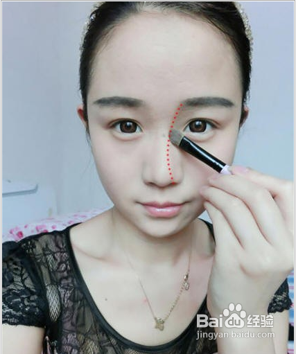 化妆详细步骤教你打造萝莉御姐范