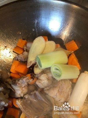 有营养的羊排胡萝卜汤