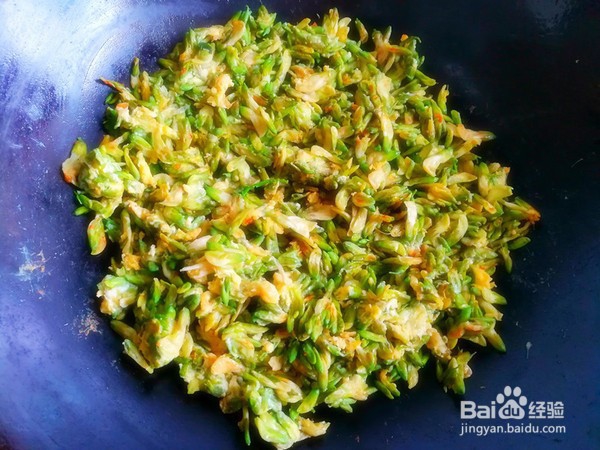 家常槐花炒鸡蛋