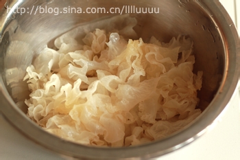 入秋滋补美容糖水-雪耳桃胶的做法