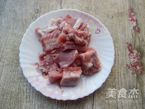 年糕排骨煲的做法