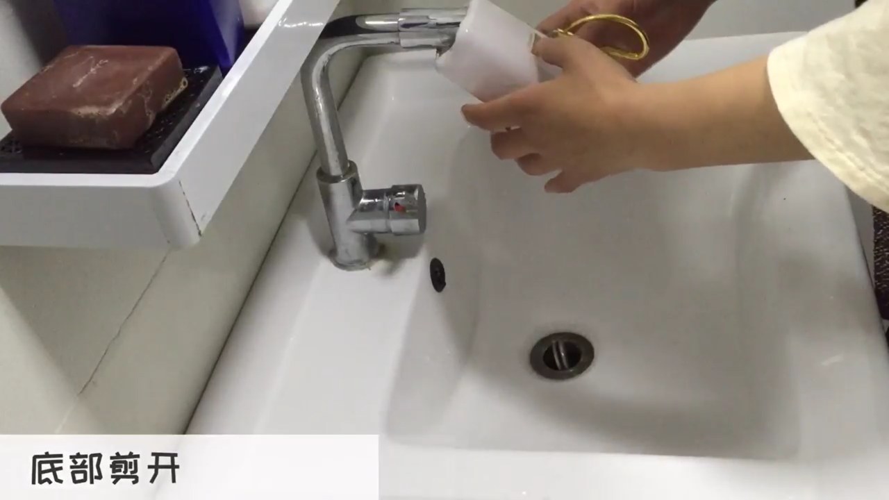 怎样用护发素瓶子制作水龙头喷头