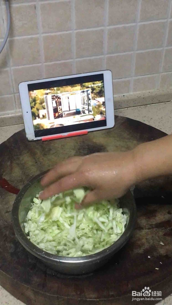 素炒莲花白做法