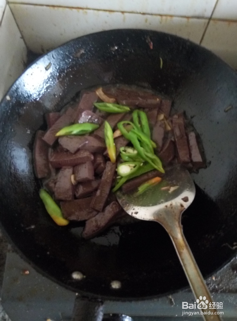 炒鸭血的家常做法