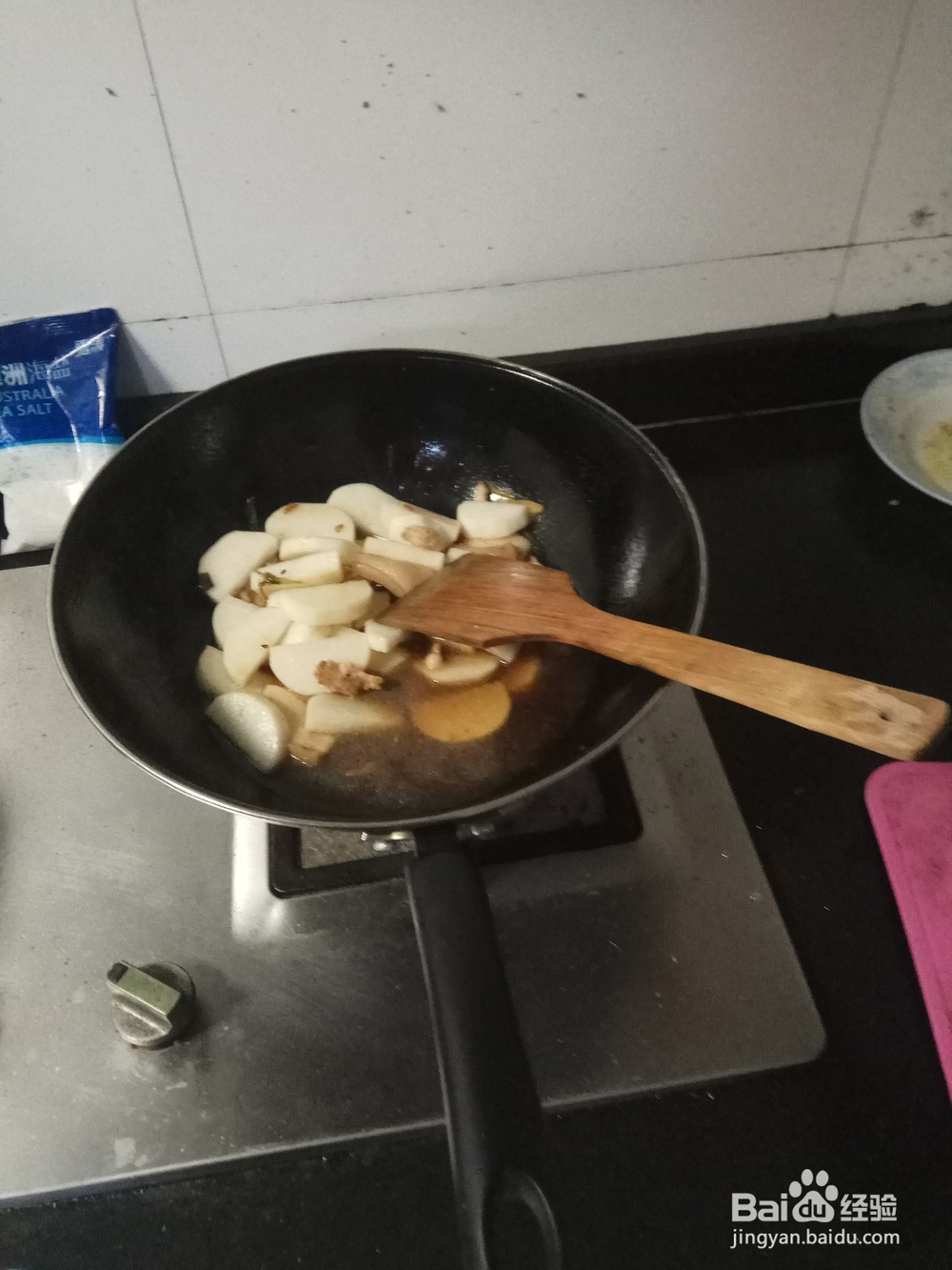 如何做美味的萝卜烧肉