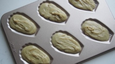 美味黑芝麻玛德琳的做法