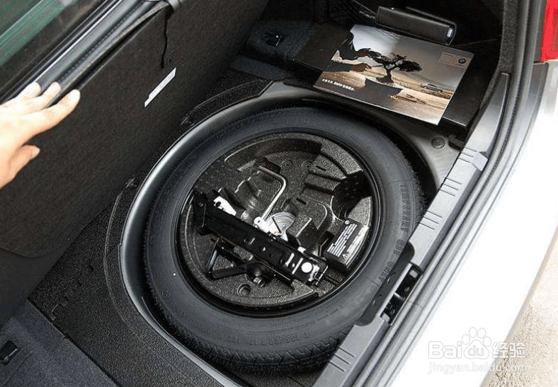 车辆如何更换备胎