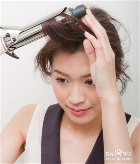 女生露额头发型扎法